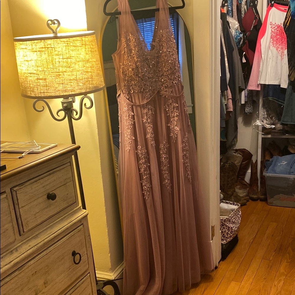 Elegant Lace Evening Gown